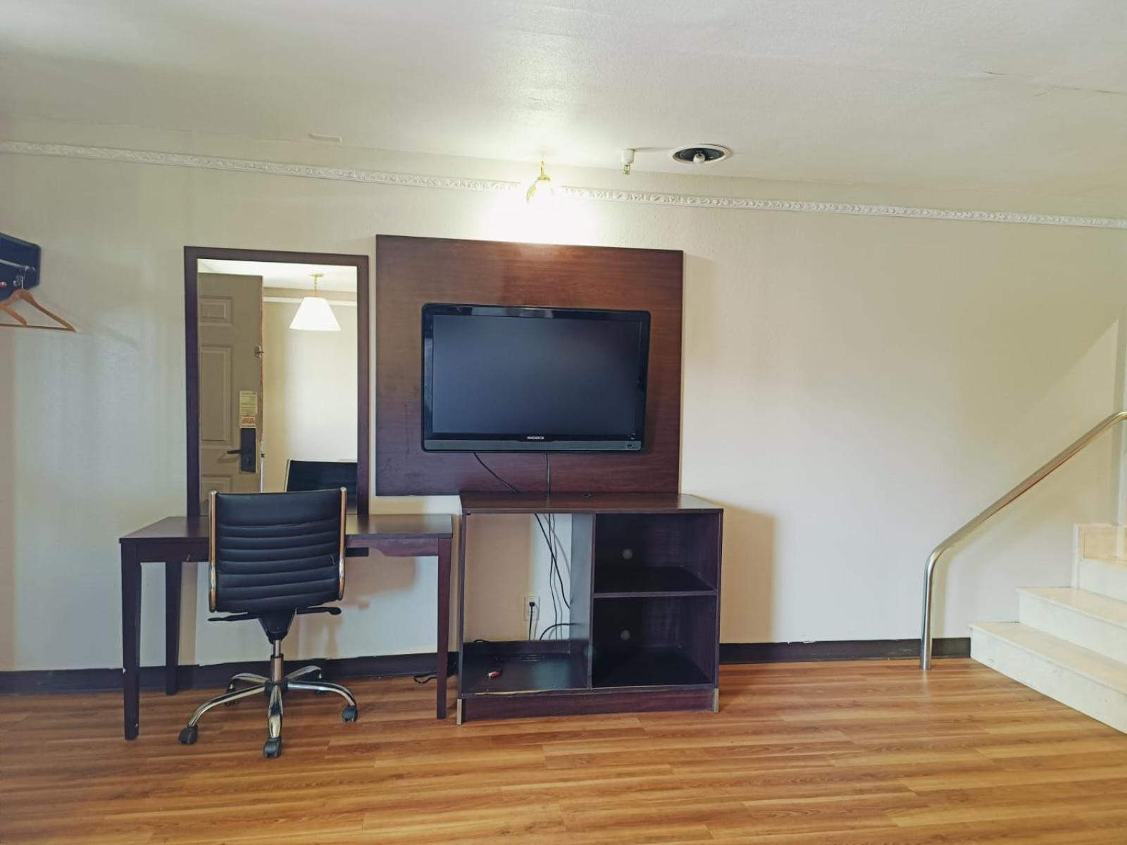 Travelers Inn By Oyo Wichita Falls Bagian luar foto