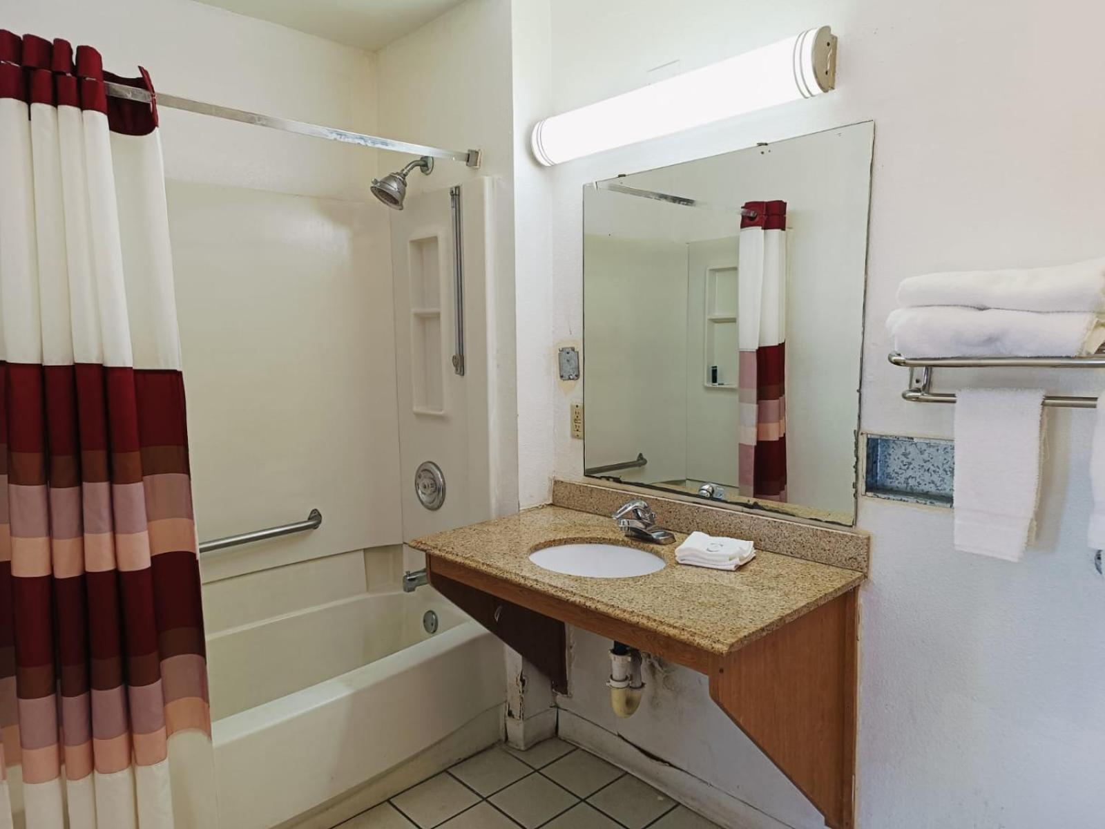 Travelers Inn By Oyo Wichita Falls Bagian luar foto