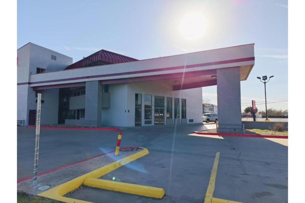 Travelers Inn By Oyo Wichita Falls Bagian luar foto