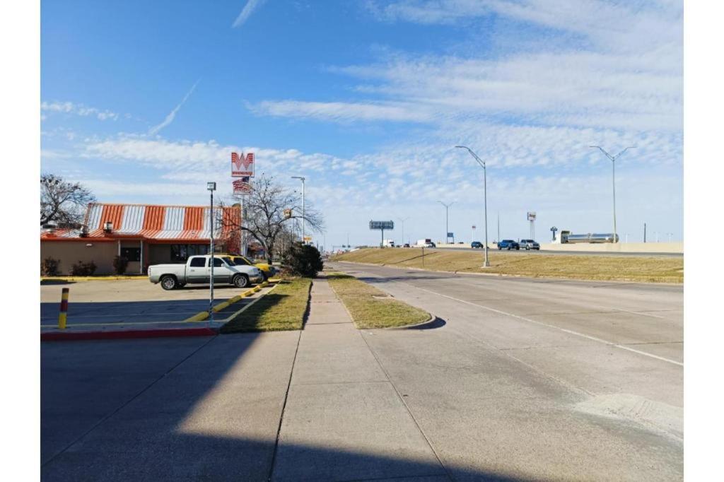 Travelers Inn By Oyo Wichita Falls Bagian luar foto
