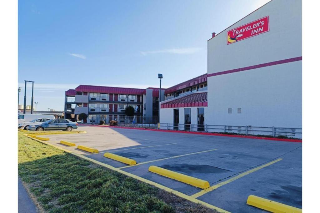 Travelers Inn By Oyo Wichita Falls Bagian luar foto